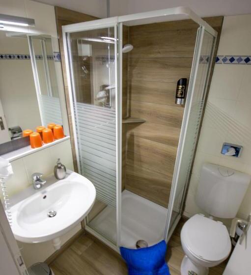 חדר סטנדרט לשלושה, Norden Norddeich