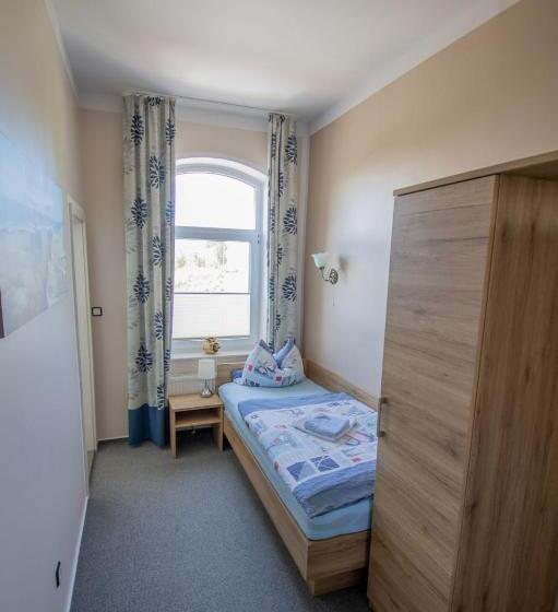 חדר סטנדרט לשלושה, Norden Norddeich