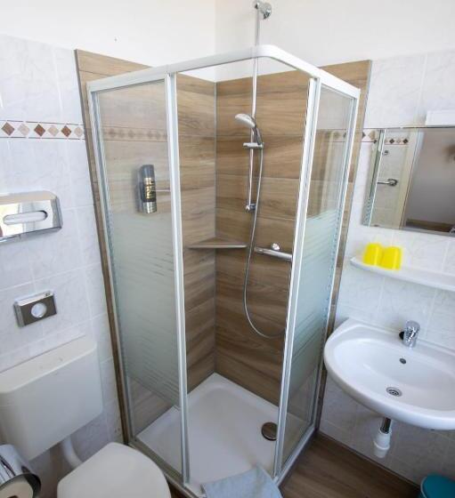 חדר סטנדרט לשלושה, Norden Norddeich