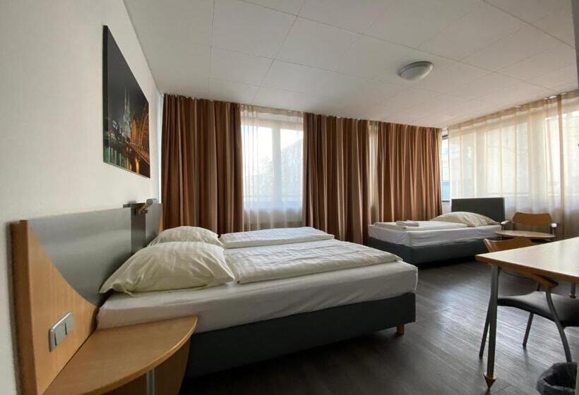 غرفة قياسية ثلاثية, Opera Hotel Köln