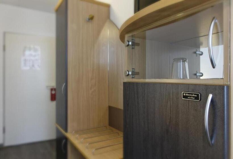 غرفة قياسية ثلاثية, Opera Hotel Köln