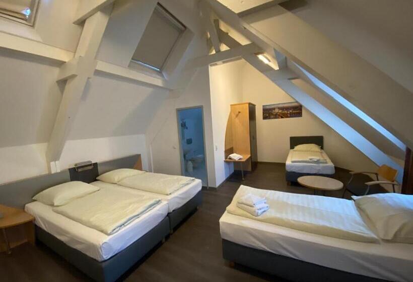 غرفة قياسية رباعية, Opera Hotel Köln