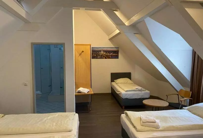 スタンダード４人部屋, Opera Hotel Köln