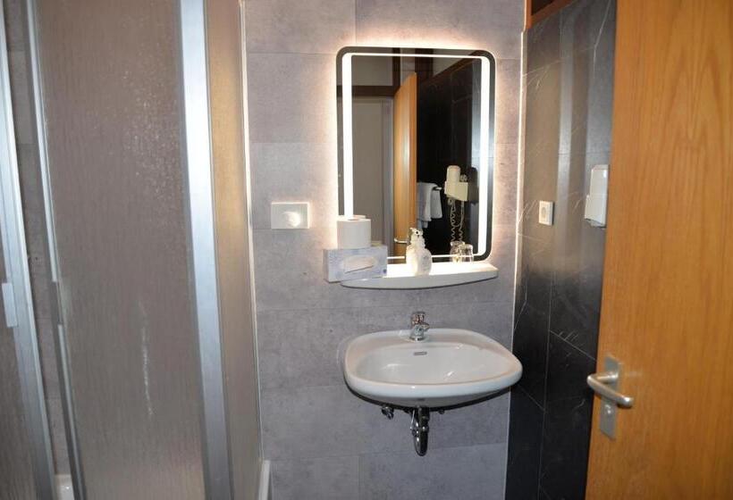 غرفة سوبيريور, Paffhausen