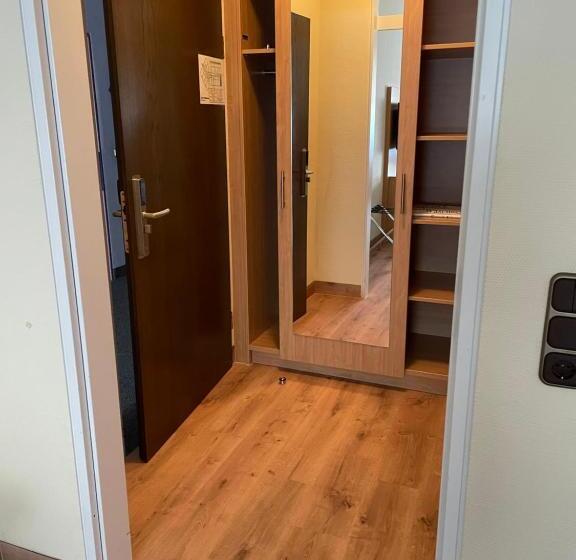 غرفة سوبيريور ثلاثية, Paffhausen