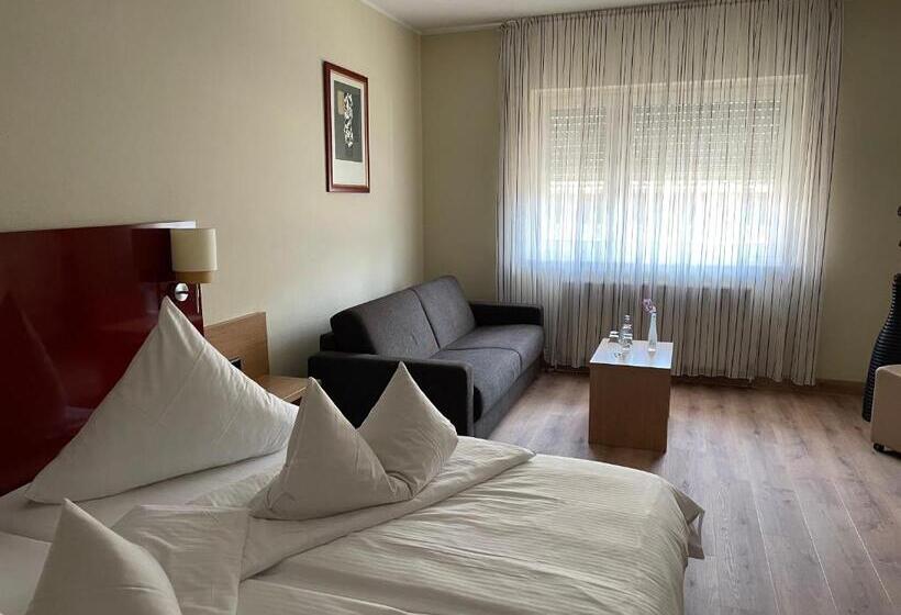 غرفة سوبيريور ثلاثية, Paffhausen