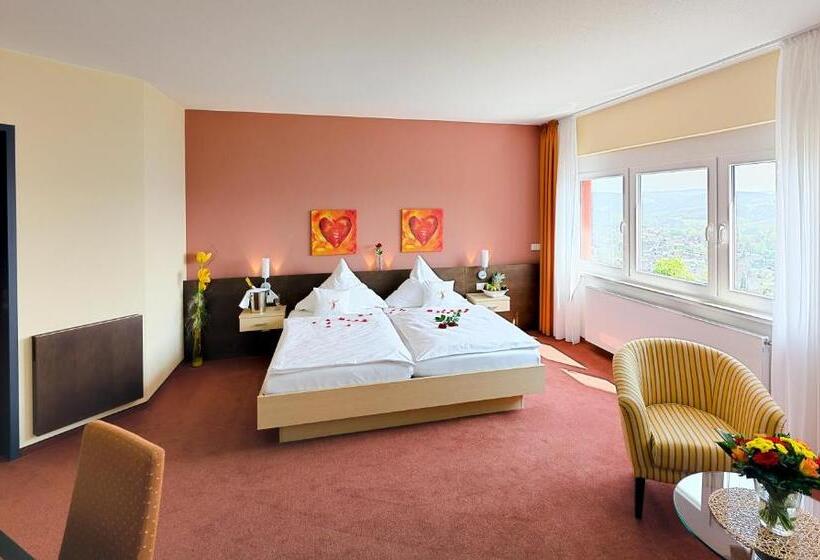 חדר משפחתי, Phonix