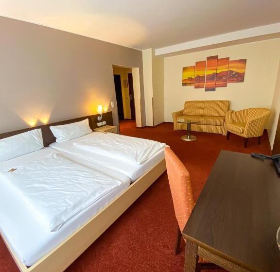 חדר משפחתי, Phonix