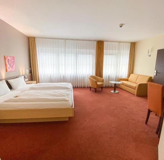 חדר משפחתי, Phonix