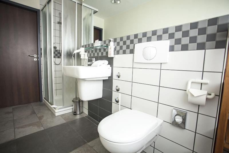 חדר סטנדרט יחיד, Phonix