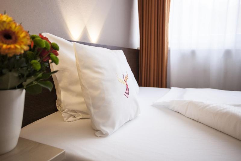 חדר סטנדרט יחיד, Phonix