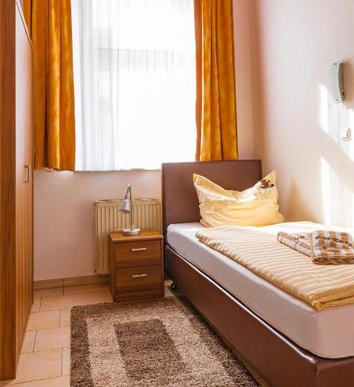 اتاق استاندارد یک نفره, Schütze Superior