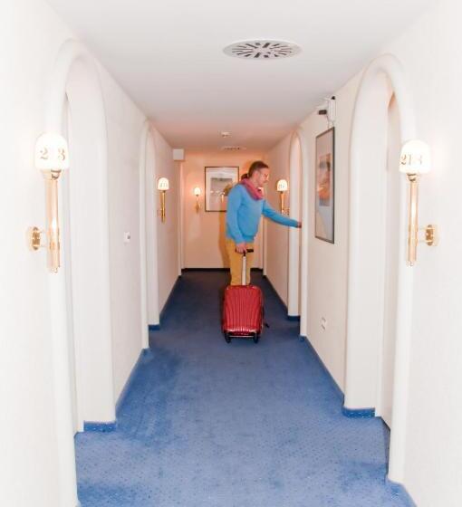 Номер Стандарт, Weißes Roß