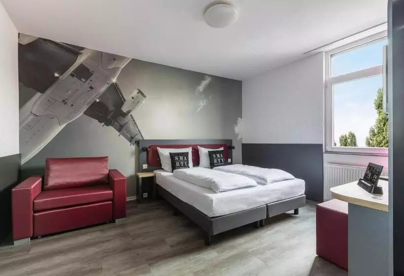 Standard Kolmen Hengen Huone, SMARTY Airport Cologne Hotel - KONTAKTLOSER SELF CHECK-IN
