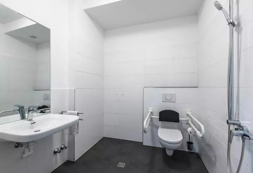Standard Kolmen Hengen Huone, SMARTY Airport Cologne Hotel - KONTAKTLOSER SELF CHECK-IN