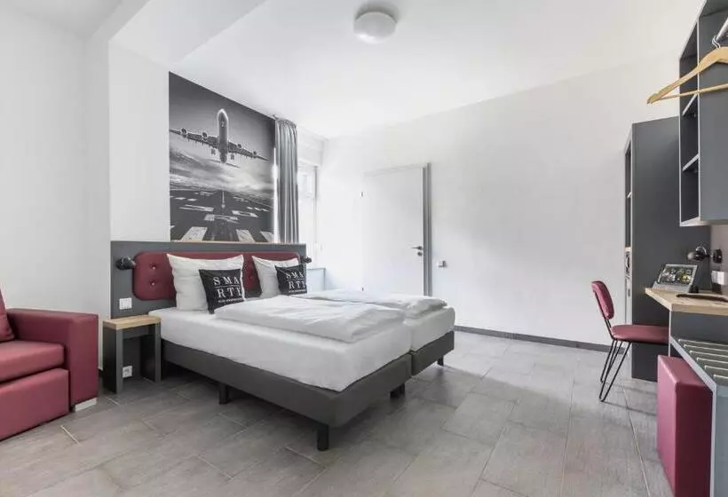 Standard Kolmen Hengen Huone, SMARTY Airport Cologne Hotel - KONTAKTLOSER SELF CHECK-IN