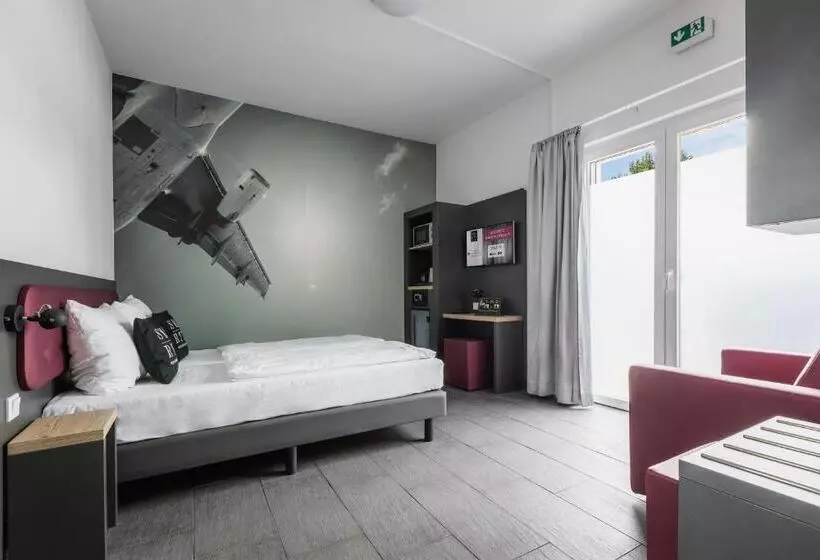 Standard Kolmen Hengen Huone, SMARTY Airport Cologne Hotel - KONTAKTLOSER SELF CHECK-IN