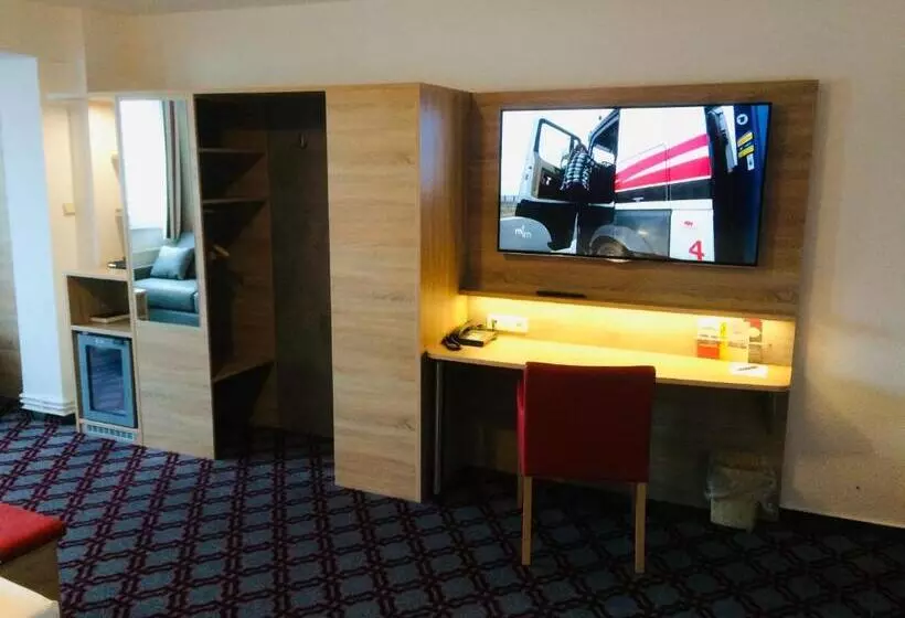 スタンダードトリプルルーム, Adesso Hotel Göttingen   Pay At Property On Arrival Ihr Automatenhotel In Göttingen
