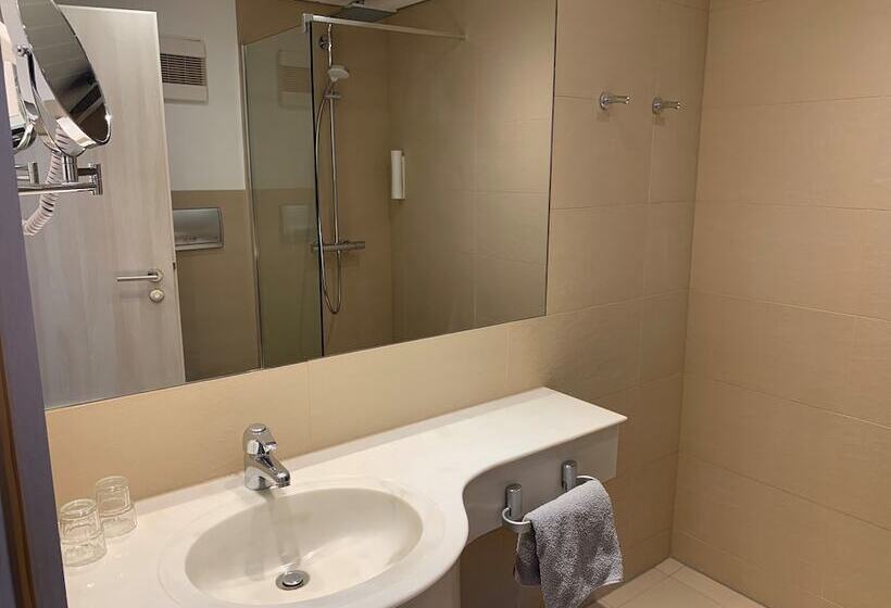 Номер Стандарт с Балконом, Adesso Hotel Göttingen   Pay At Property On Arrival Ihr Automatenhotel In Göttingen