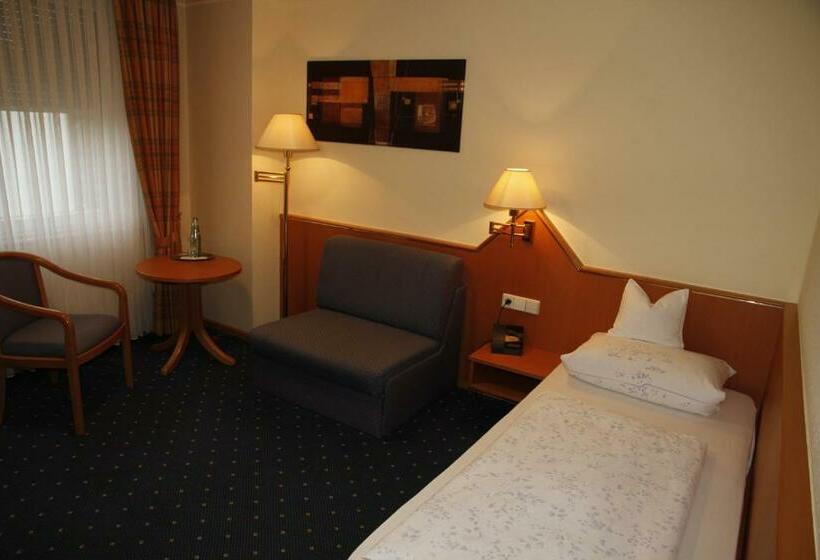 Standard Yhden Hengen Huone, Anika