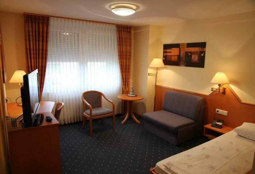 Standard Yhden Hengen Huone, Anika