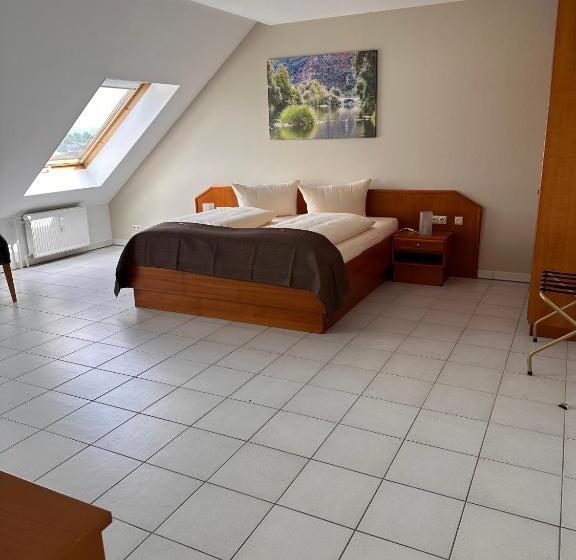 غرفة عائلية, Nahetal