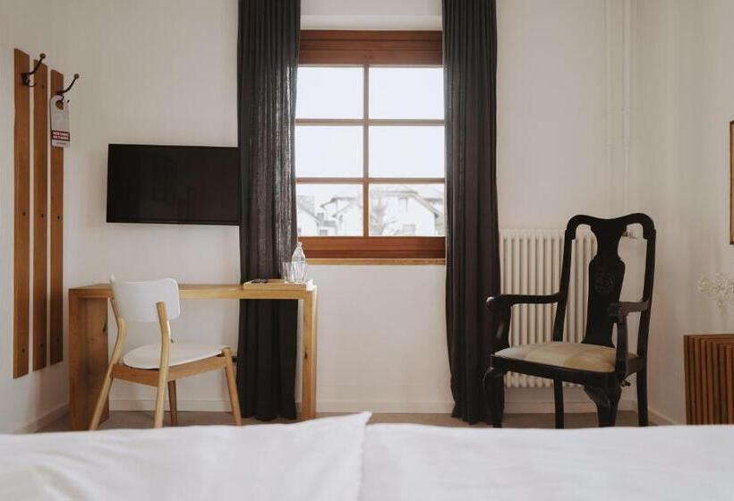 Номер Стандарт, Der Hirschen