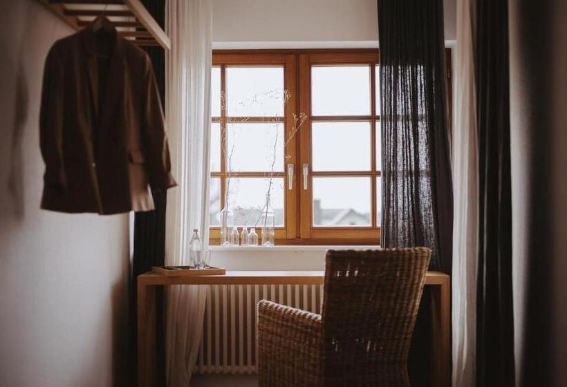 Полулюкс с Балконом, Der Hirschen