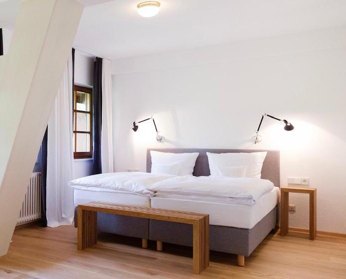 Полулюкс с Балконом, Der Hirschen