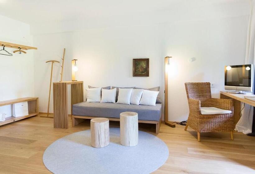 Полулюкс с Балконом, Der Hirschen