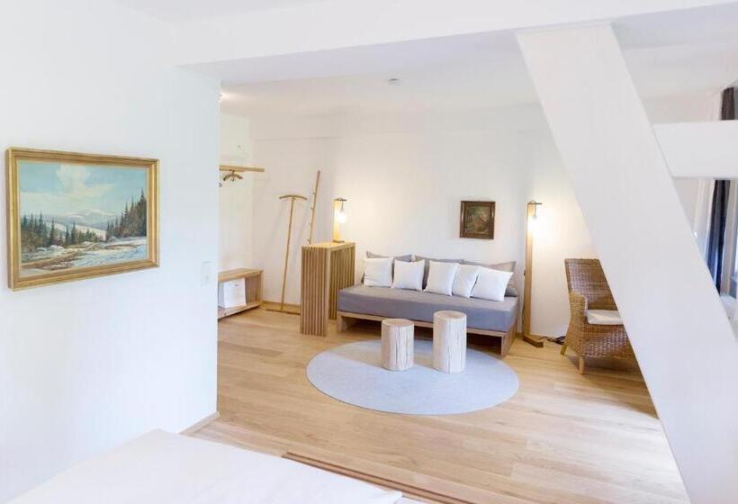 Полулюкс с Балконом, Der Hirschen