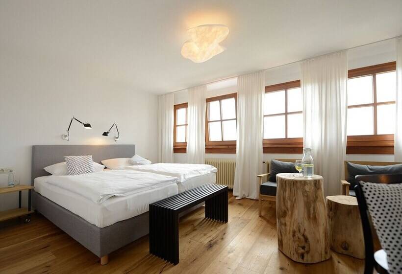 Номер Комфорт, Der Hirschen