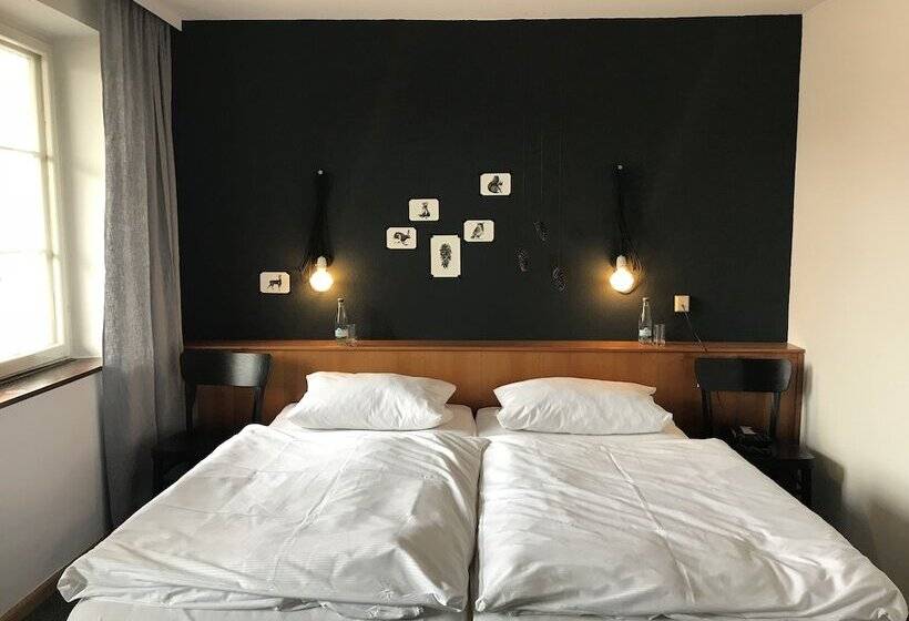 Номер Стандарт, Der Hirschen