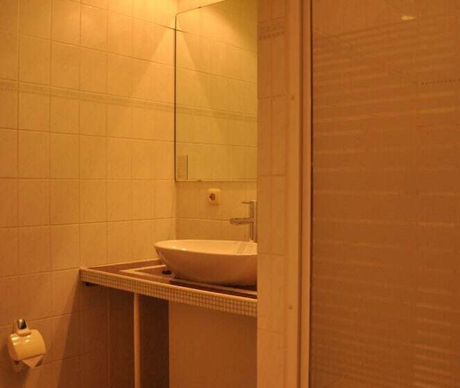 חדר בסיסי, Gala