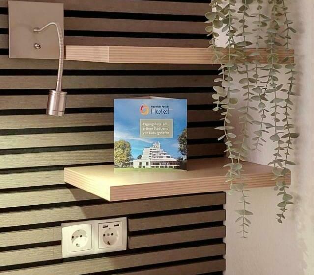 スタンダードルーム, Heinrich Pesch