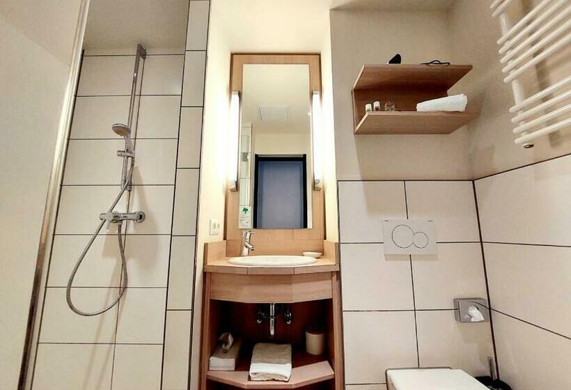 スタンダードルーム, Heinrich Pesch