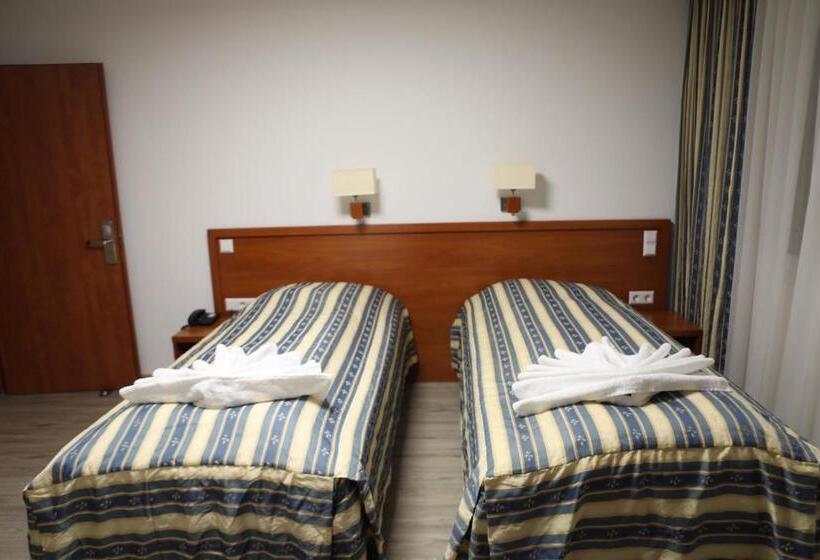 غرفة قياسية, M A S