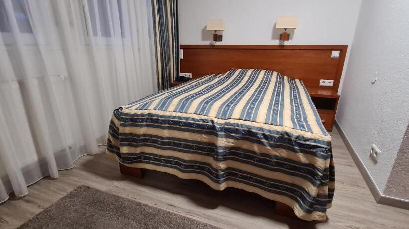 غرفة قياسية, M A S