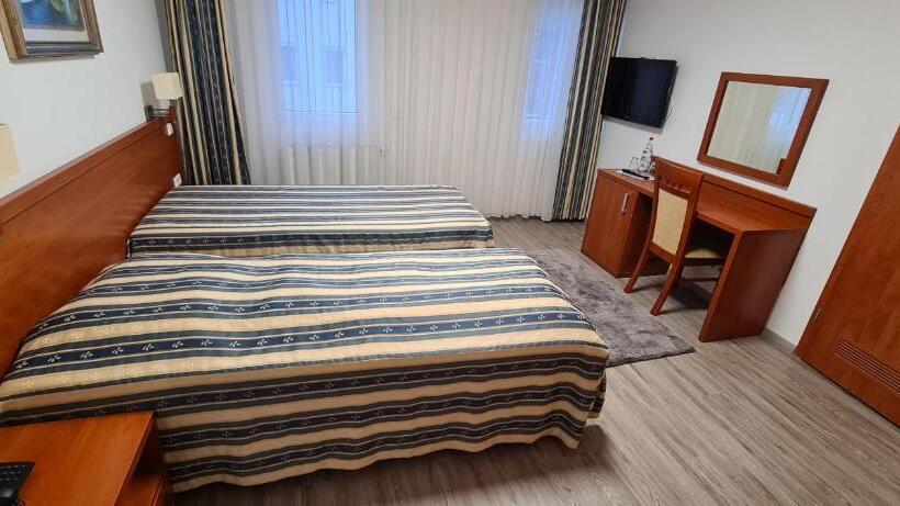 غرفة قياسية, M A S