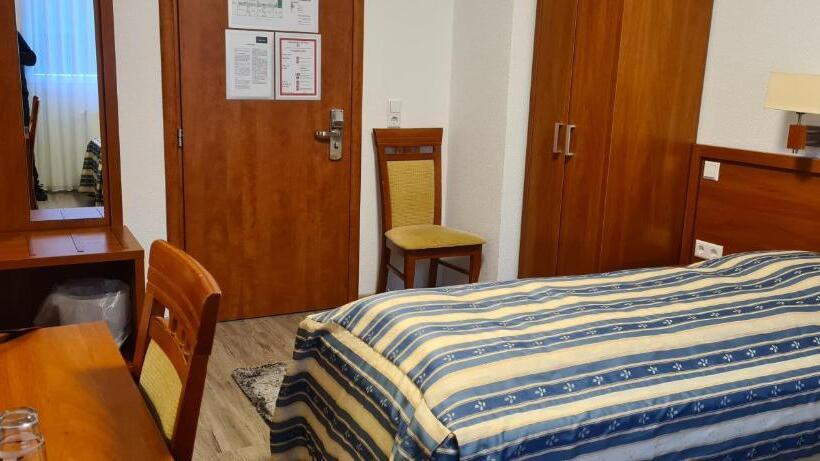 غرفة قياسية فردية, M A S