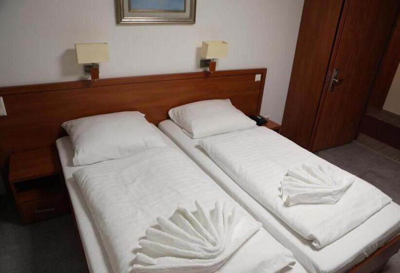 غرفة قياسية, M A S