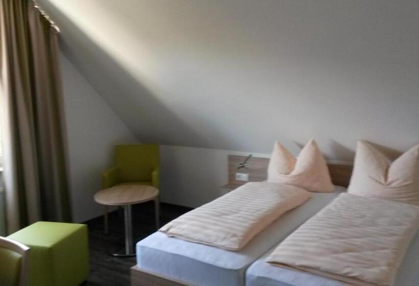 غرفة عائلية, Restaurant Zum Wacholderhain