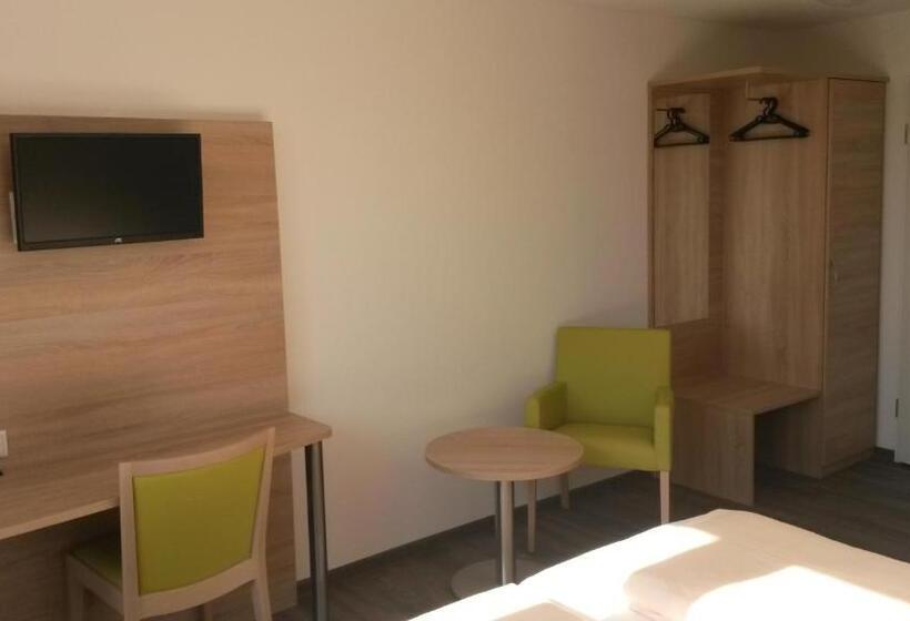 غرفة عائلية, Restaurant Zum Wacholderhain