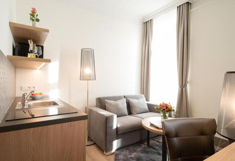 جناح جونيور, Romantik Hotel Villa Sayn