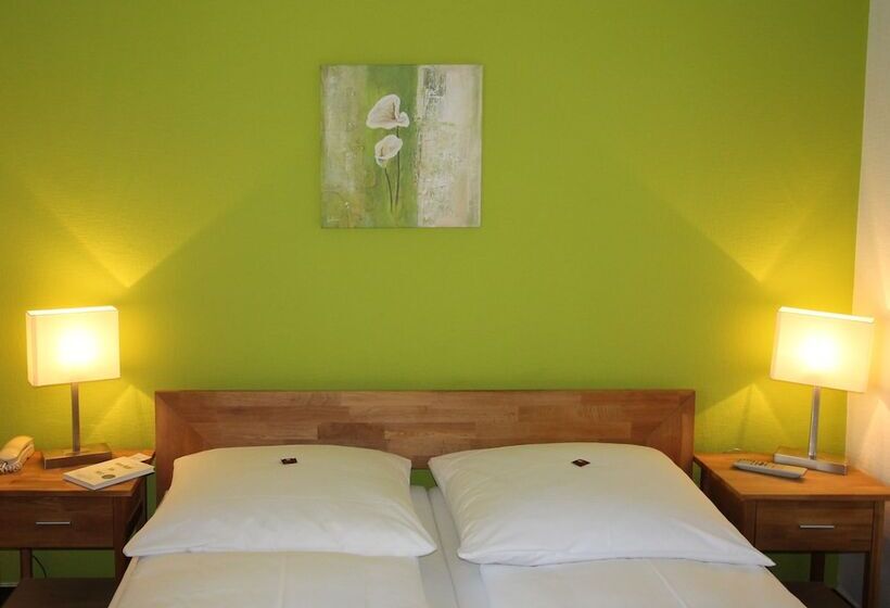 جناح جونيور, Westerfeld