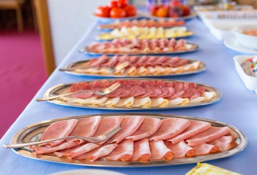 Quarto Estandar Vista Piscina, Bed & Breakfast Senator