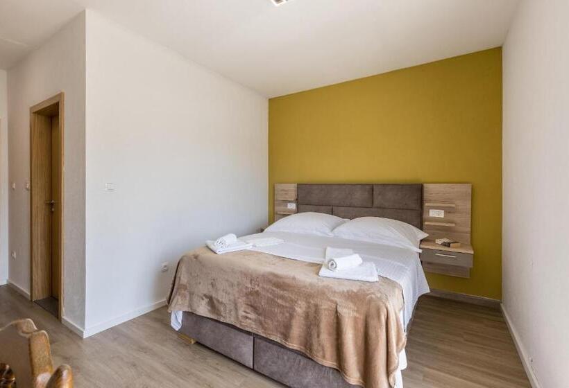 Quarto Deluxe, Bed & Breakfast Senator