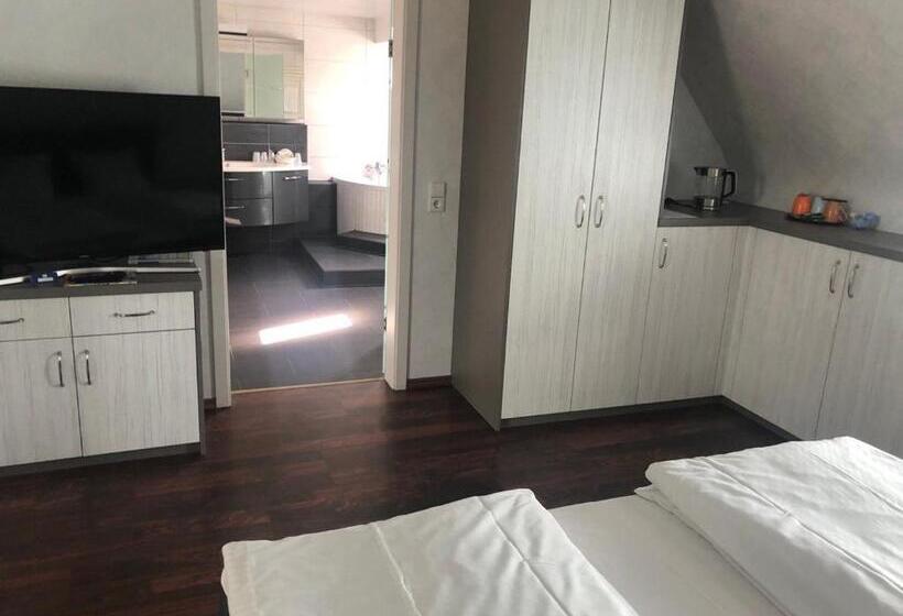 标准间带阳台, City