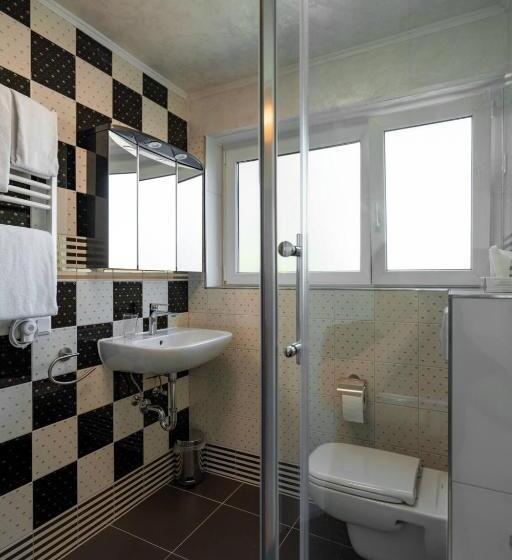 带1个卧室的带阳台的公寓, City