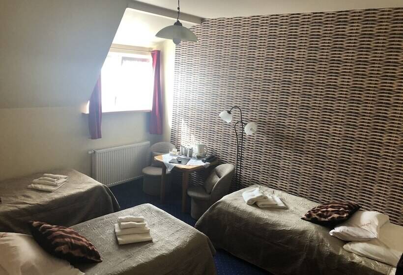 חדר סטנדרט לשלושה, Bella